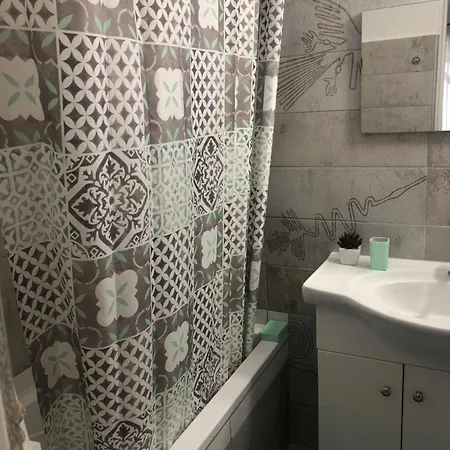 بيت للعطل Bagoli Haz